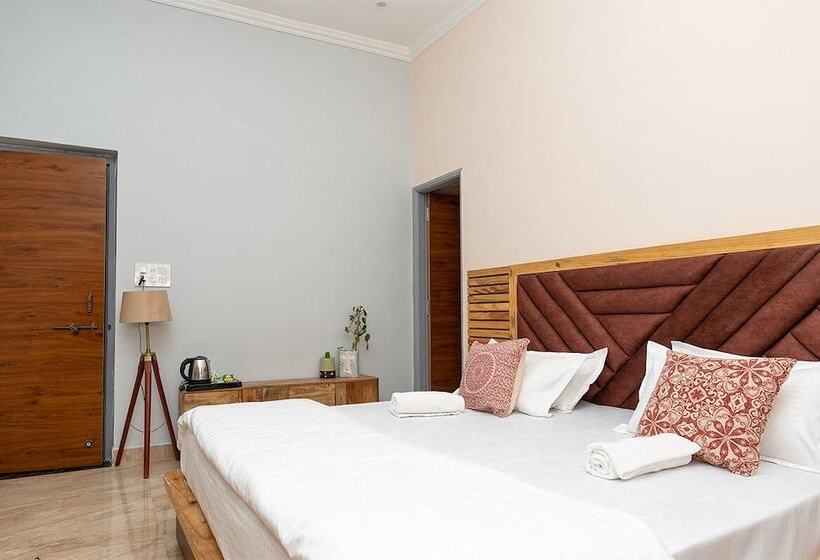 Vandrarhem Hide In Pushkar