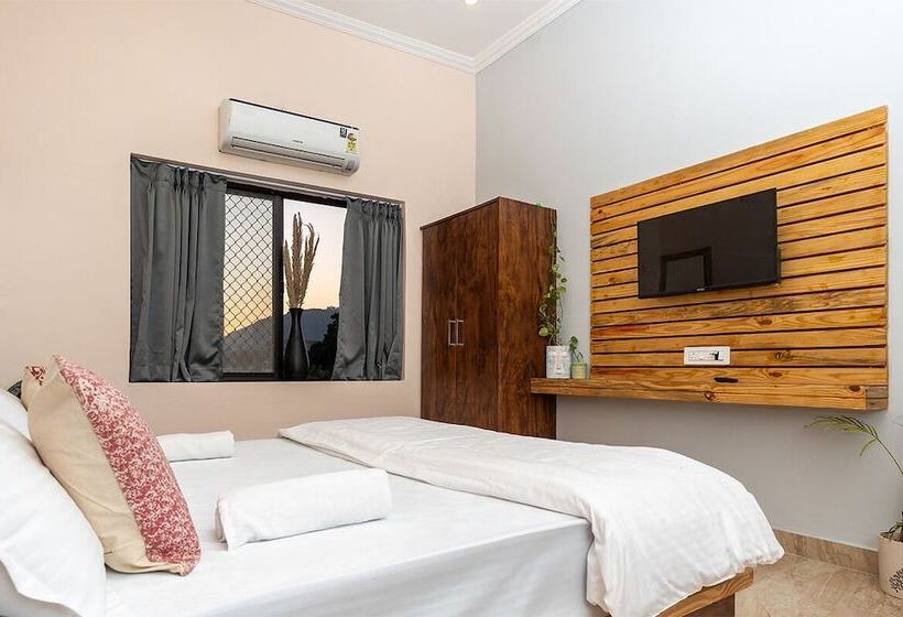 Vandrarhem Hide In Pushkar