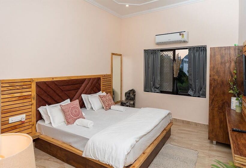 Vandrarhem Hide In Pushkar