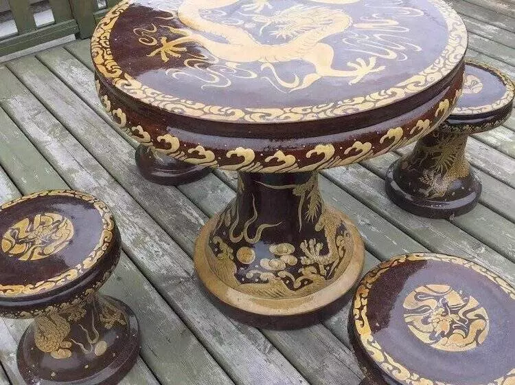 تختخواب و صبحانه Charming Family