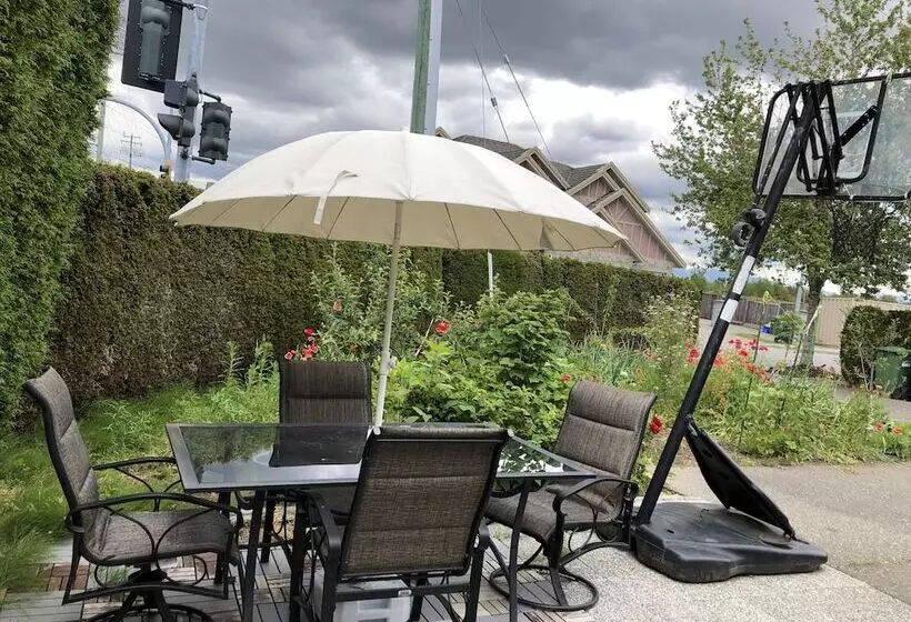 تختخواب و صبحانه Charming Family