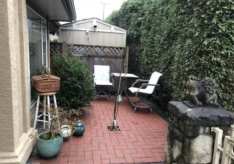 تختخواب و صبحانه Charming Family