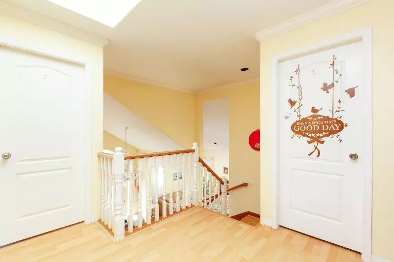 تختخواب و صبحانه Charming Family