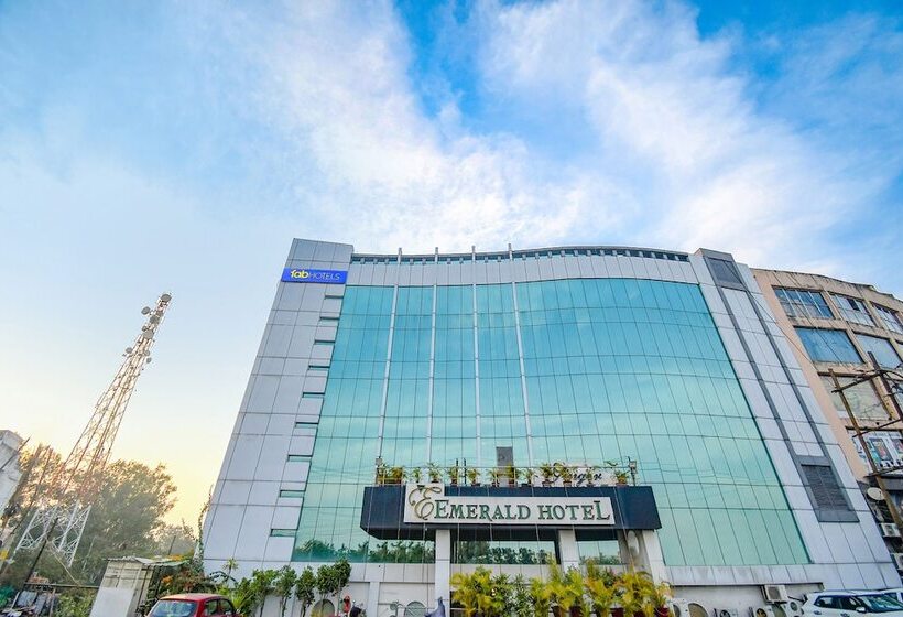 Fabhotel Emerald
