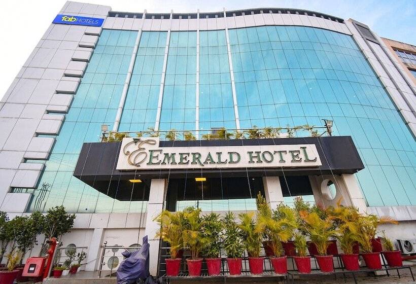 Fabhotel Emerald