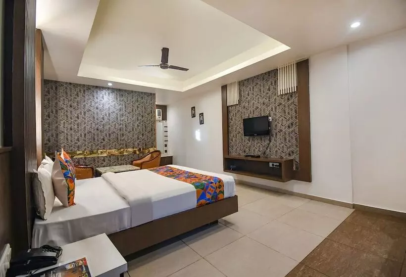 Fabhotel Emerald