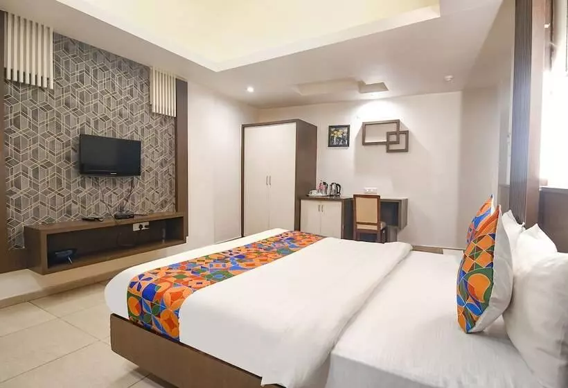 Fabhotel Emerald