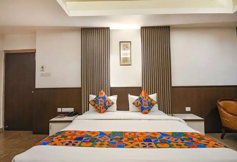 Fabhotel Emerald
