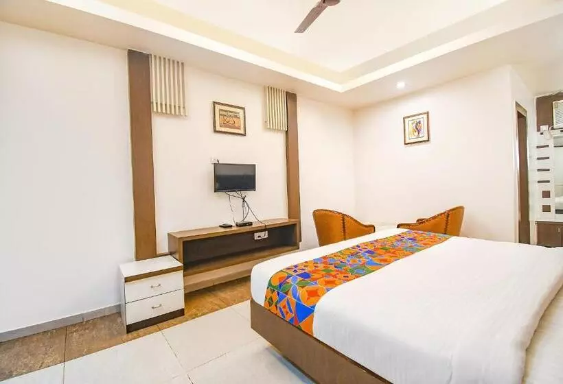 Fabhotel Emerald