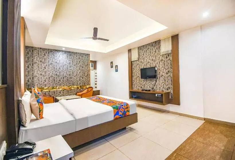 Fabhotel Emerald