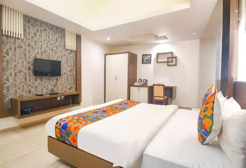 Fabhotel Emerald