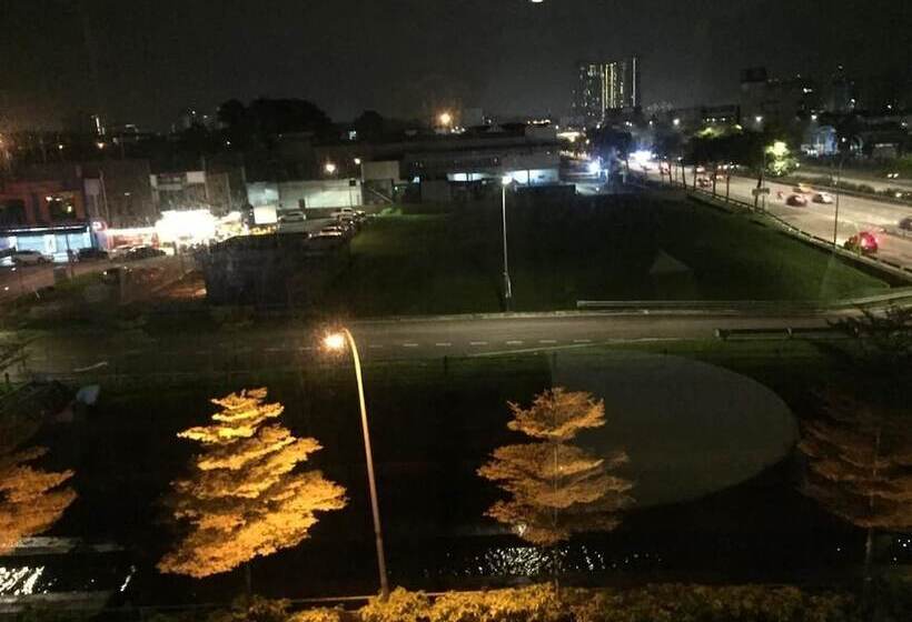 בית מלון כפרי De Angsana Johor Bahru