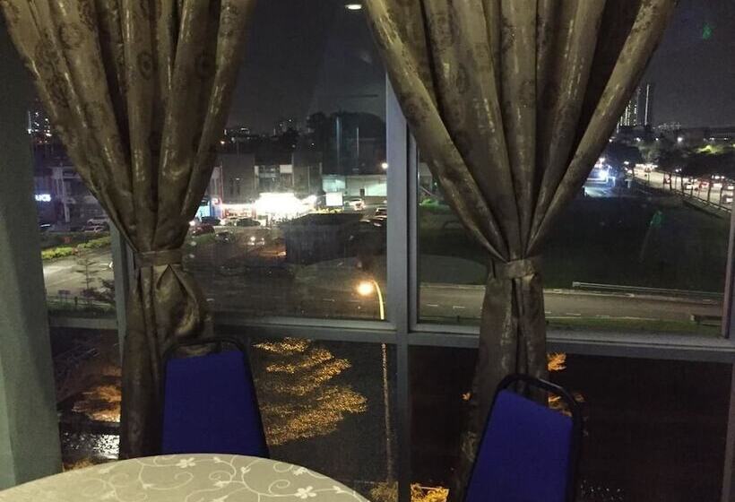 בית מלון כפרי De Angsana Johor Bahru