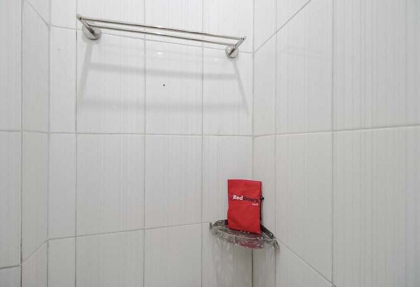 Hotel Reddoorz Near Mall Panakkukang 3