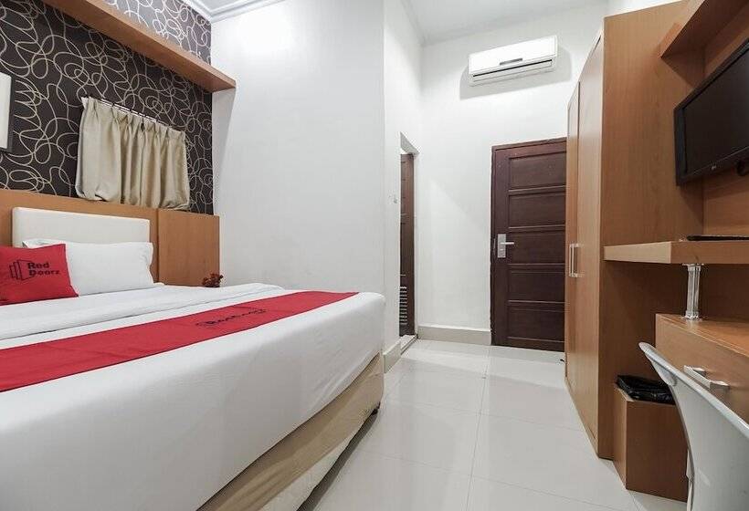 Hotel Reddoorz Near Mall Panakkukang 3