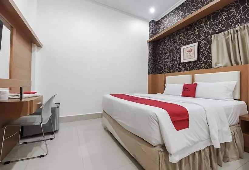 ホテル Reddoorz Near Mall Panakkukang 3