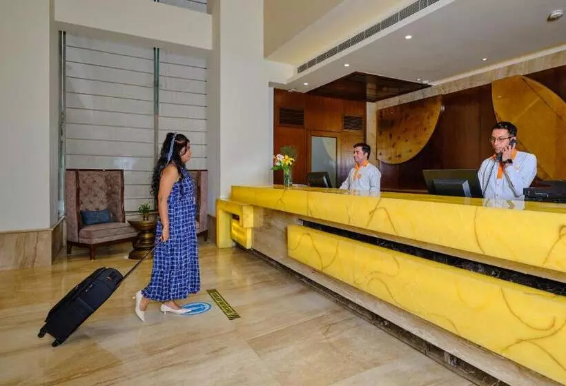 ホテル Zone By The Park, Jammu