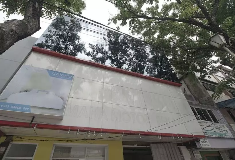 ホテル Reddoorz Plus @ Catania Lrt Cinde Palembang
