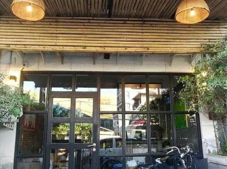 Lao Huk Bed And Cafe   Hostel