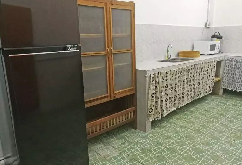 Lao Huk Bed And Cafe   Hostel