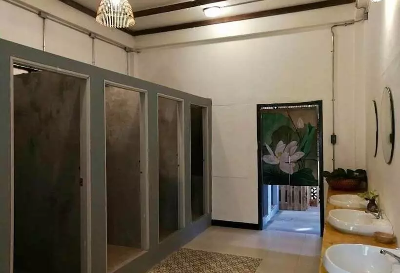 Lao Huk Bed And Cafe   Hostel