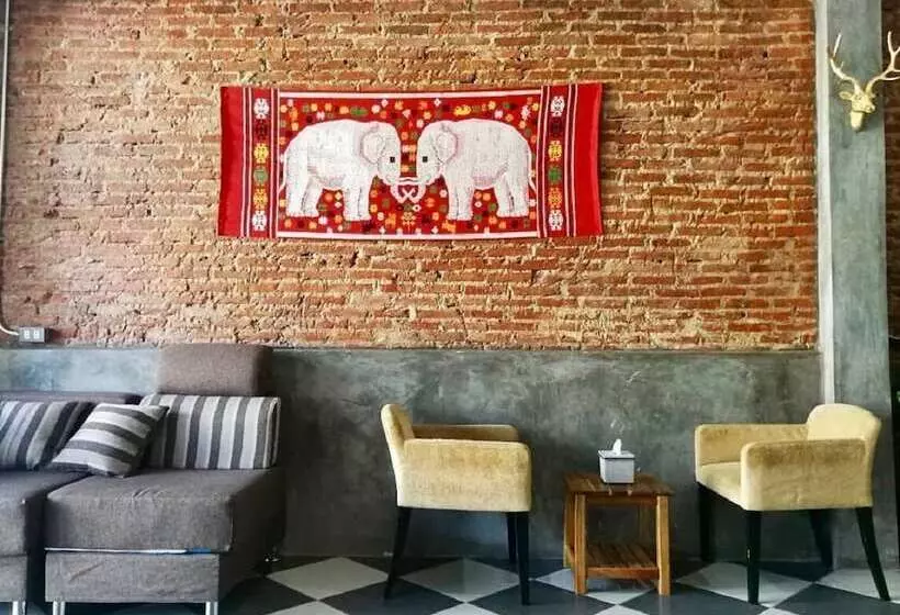 Lao Huk Bed And Cafe   Hostel