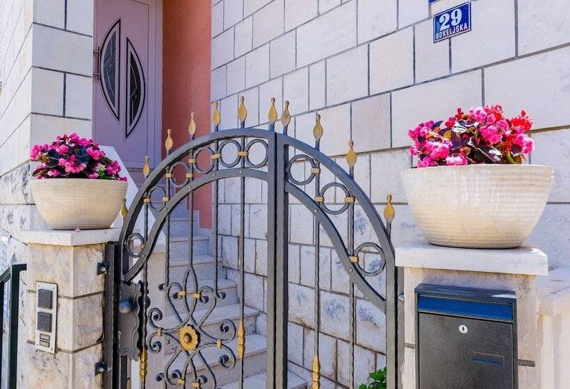 פנסיון Guest House Avdic