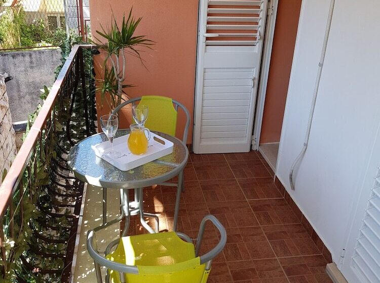 פנסיון Guest House Avdic