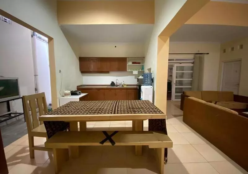 Majatalo Omah Inap D24 Syariah Near Universitas Aisyiah Yogyakarta Mitra Reddoorz