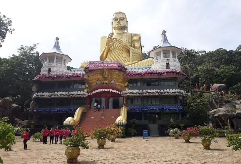 Aamiaismajoitus (B&B) Sigiri Hibiscus Villa