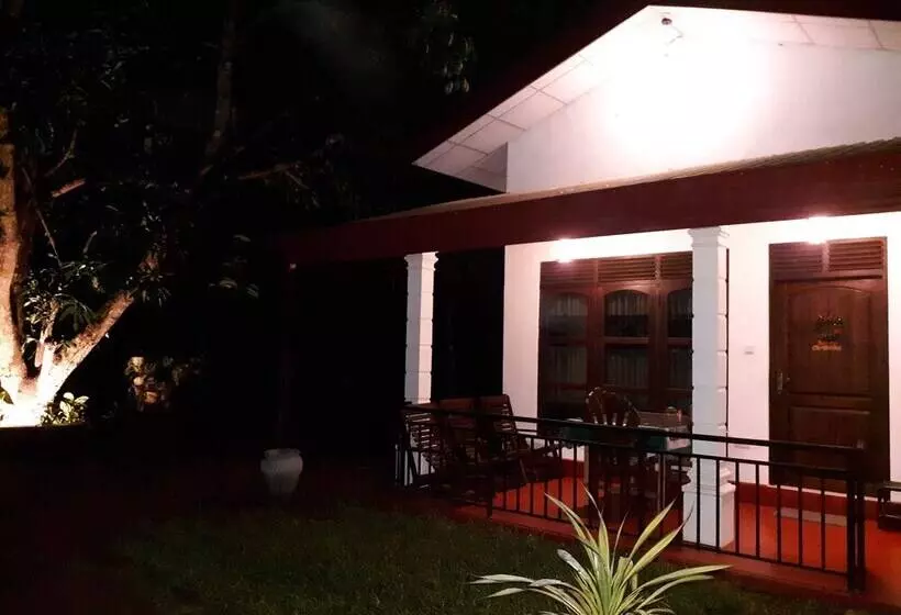 Aamiaismajoitus (B&B) Sigiri Hibiscus Villa