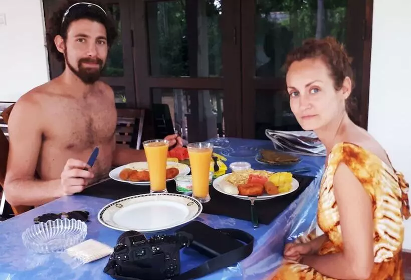 Aamiaismajoitus (B&B) Sigiri Hibiscus Villa