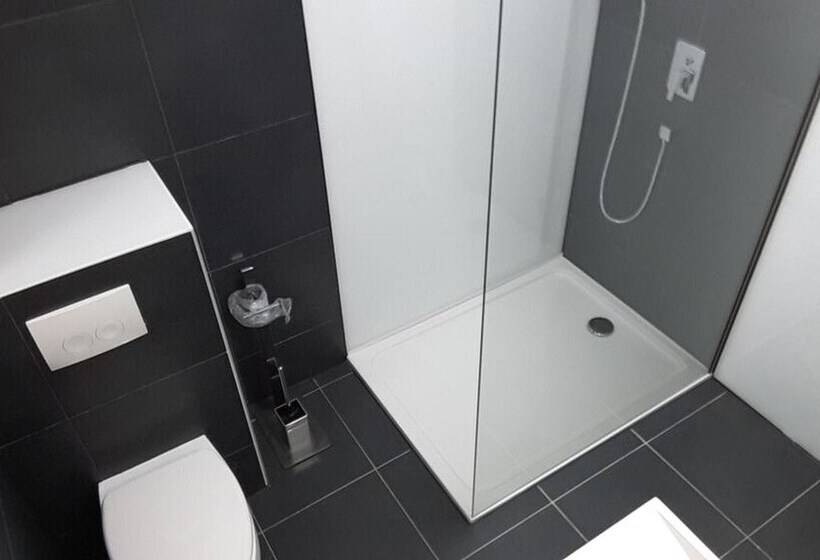 Downtown Park Apartments With Balcony