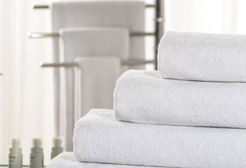 Downtown Park Apartments With Balcony