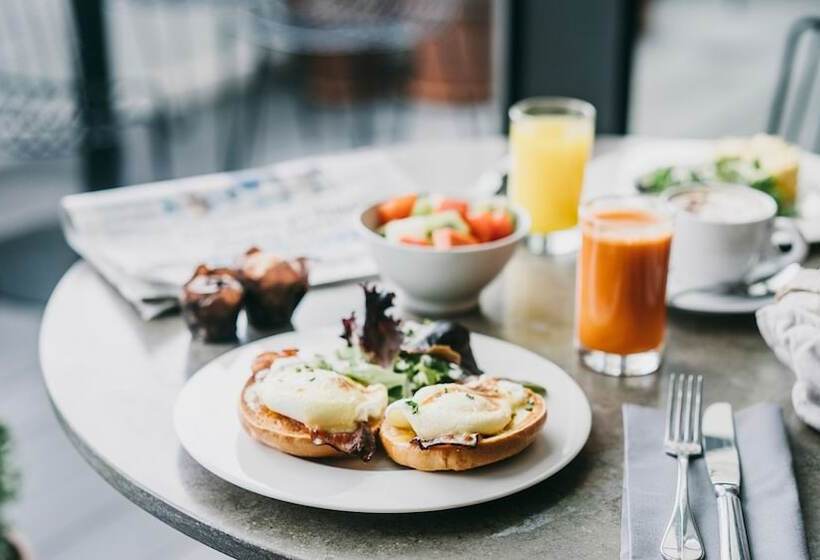 Downtown Park Apartments With Balcony