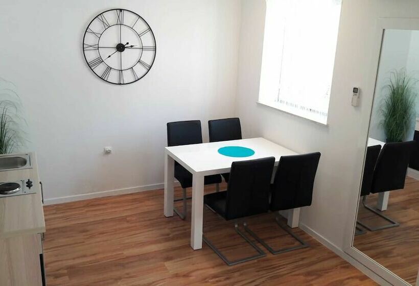 Downtown Park Apartments With Balcony