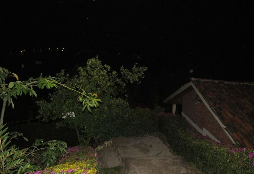 هتل Rebero Kivu Resort