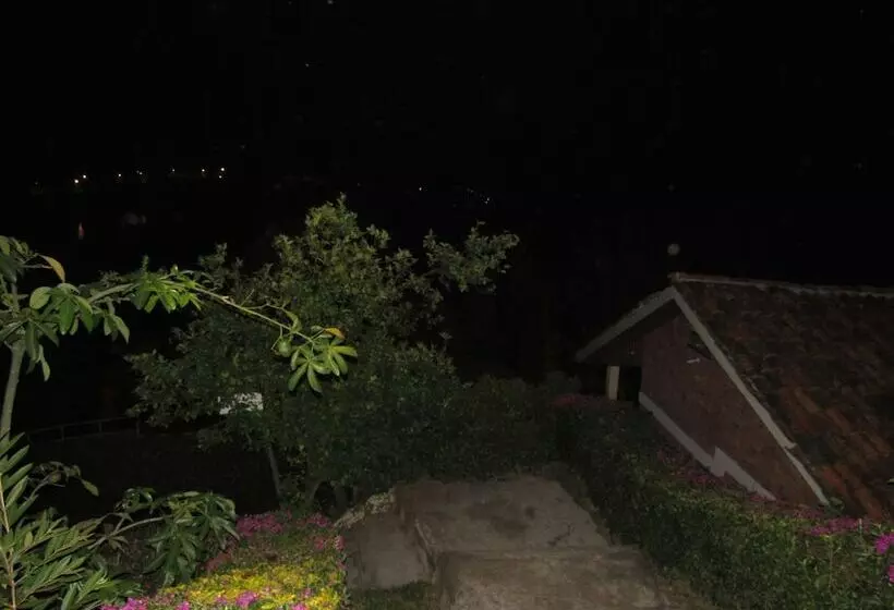 هتل Rebero Kivu Resort