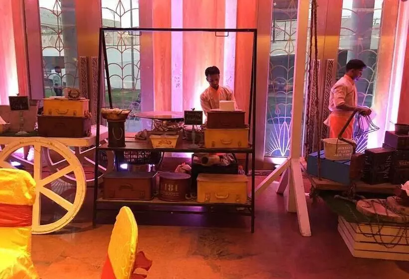 Hotelli The Utsav Grand Banquets & Resort