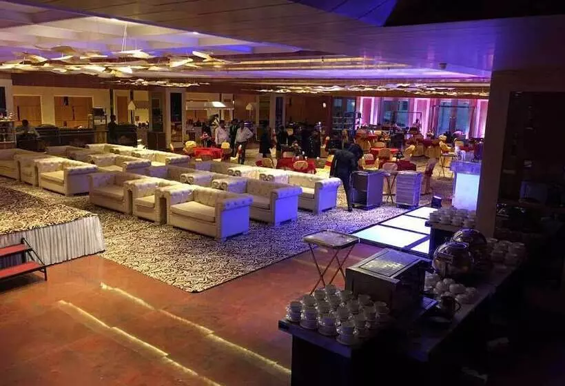 Hotelli The Utsav Grand Banquets & Resort