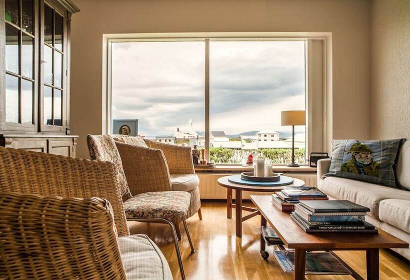 پانسیون Höfðagata Guesthouse