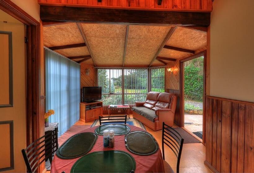 Stanley Lakeside Spa Cabins