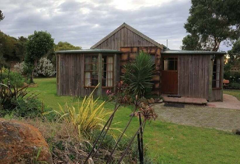 Stanley Lakeside Spa Cabins