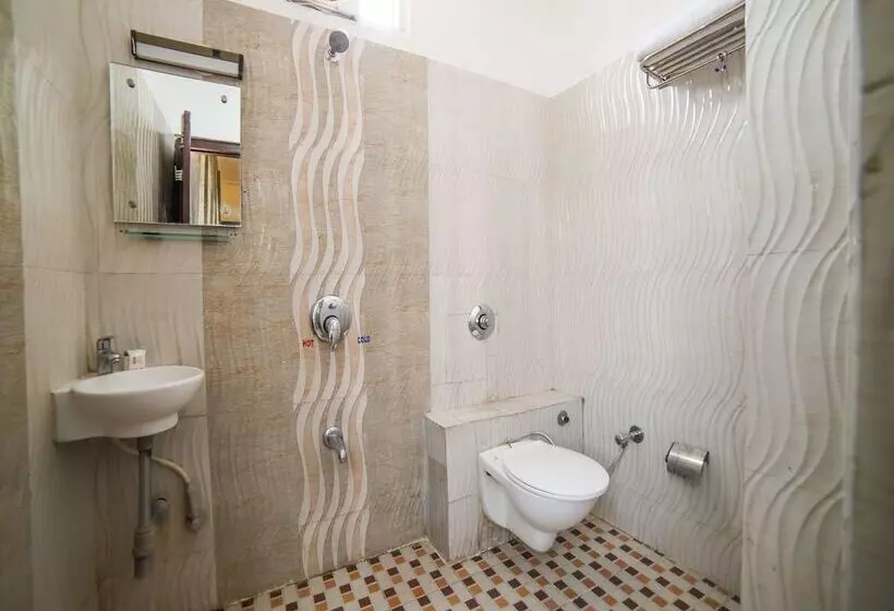 هتل Omni By Oyo Rooms