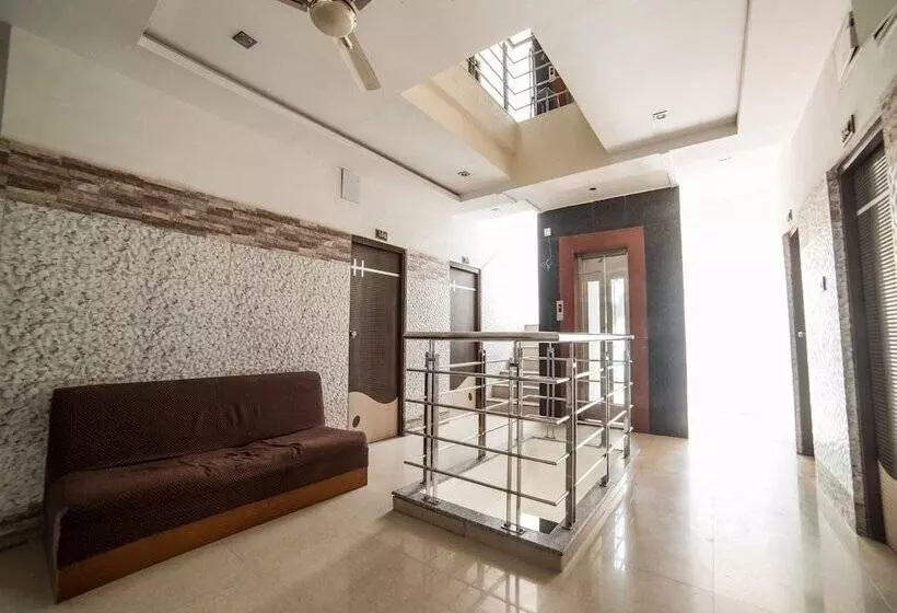 هتل Omni By Oyo Rooms