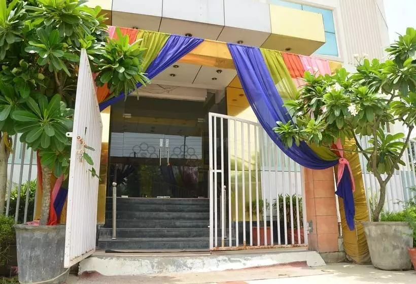 ホテル Samrat Kaushambi