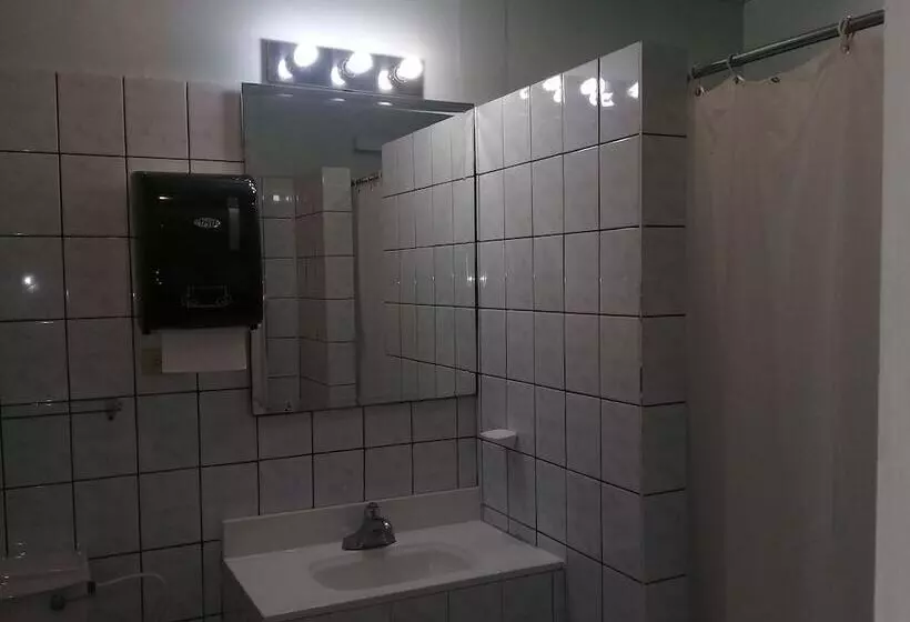 هتل Monique S Guesthouse