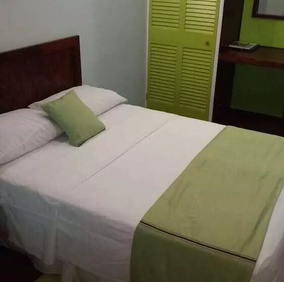 هتل Monique S Guesthouse