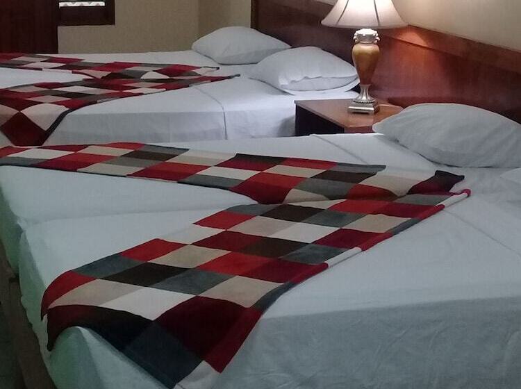 هتل Monique S Guesthouse