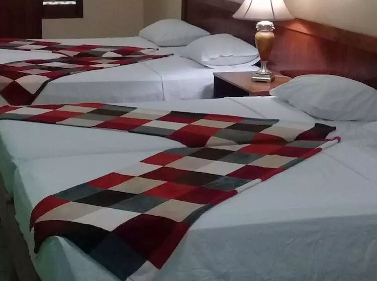 هتل Monique S Guesthouse